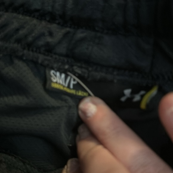 Under Armour Men’s Small Loose Fit Shorts - Picture 4 of 4